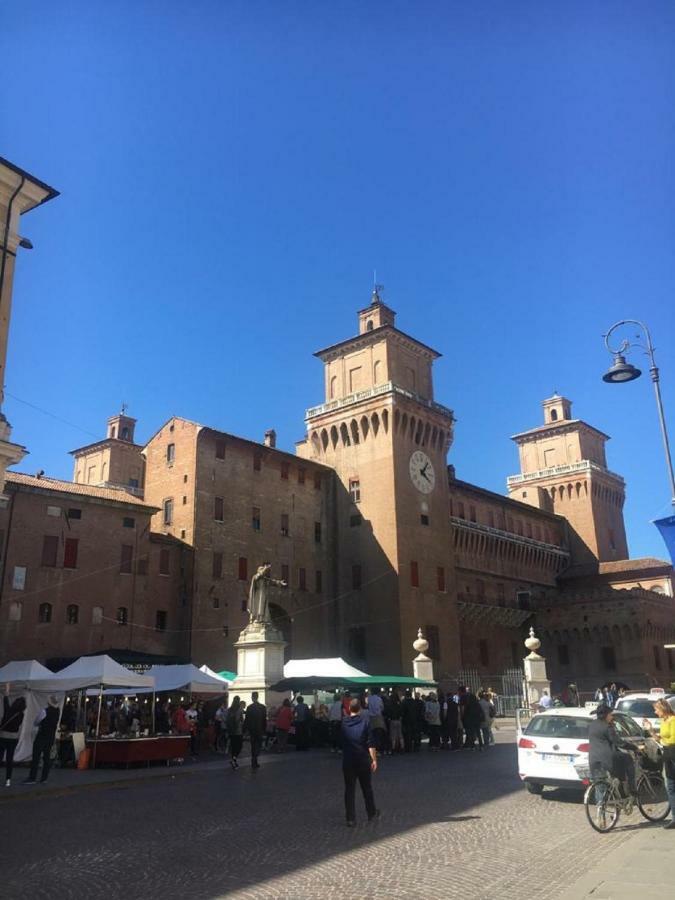 A Due Passi Dal Castello Lägenhet Ferrara Exteriör bild